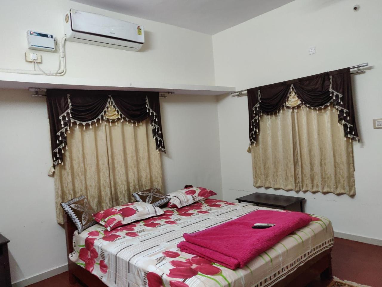 Srb Residency Hotel Tiruvannāmalai Eksteriør billede